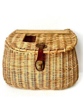 Vintage Wicker Fishing Creel Basket Fish Basket Cabin Lakehouse Decor
